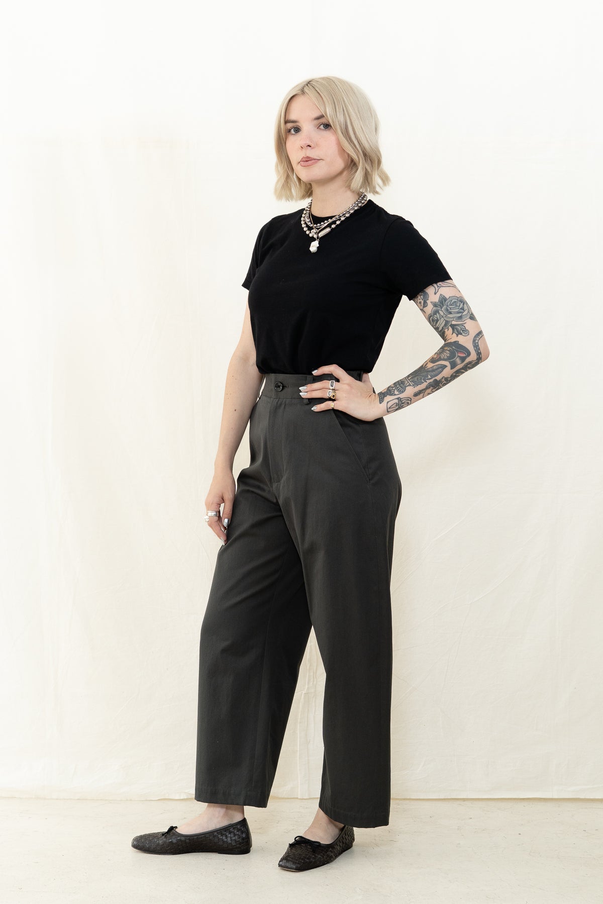 NICHOLSON & NICHOLSON Ecru-Chino Pants